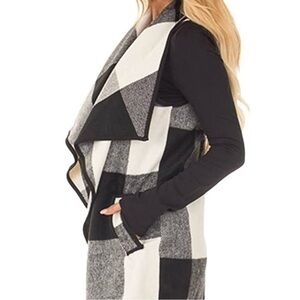 Elegant Black and White Checkered Cardigan NEW Size Small